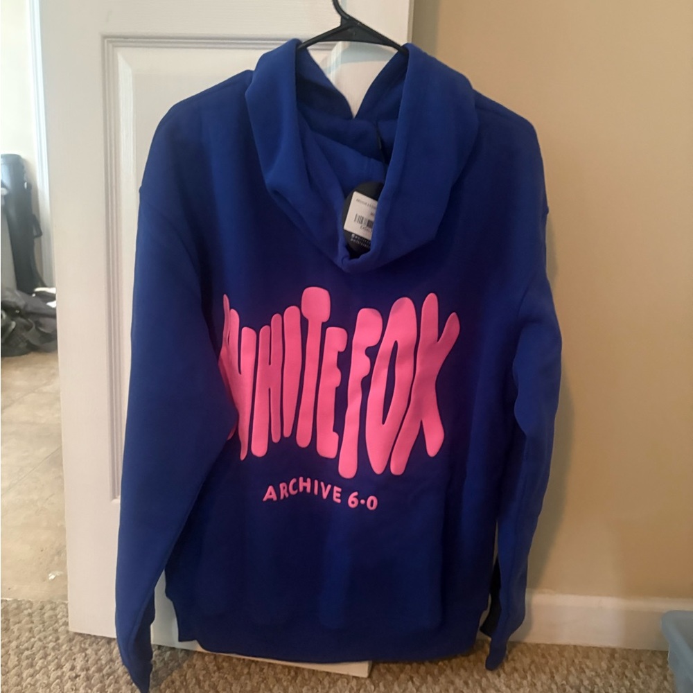 NWT White Fox Boutique Royal Blue Malibu 6.0 Hoodie Set Blue with Pink Logo - Picture 3 of 11